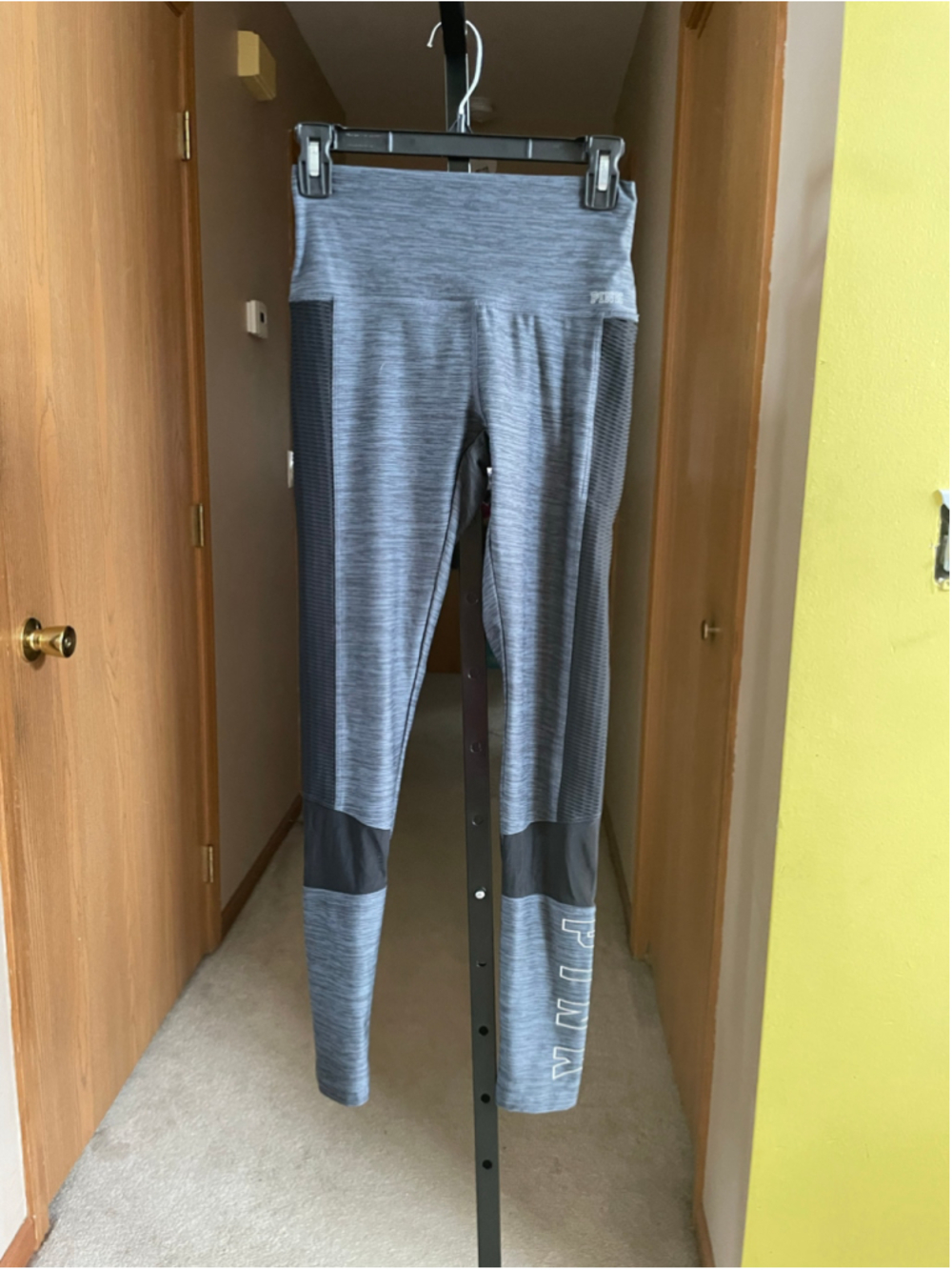 Women's PINK Victoria's Secret Ultimate Leggings Size S Grey Black